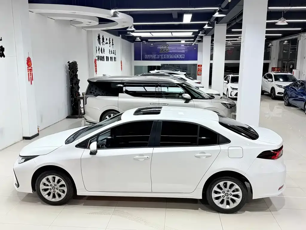 Toyota Corolla — фото 5