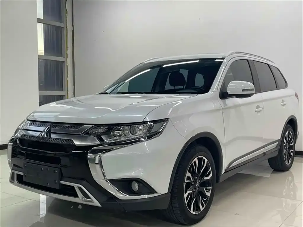 Mitsubishi Outlander 2021 из CN, фото 2