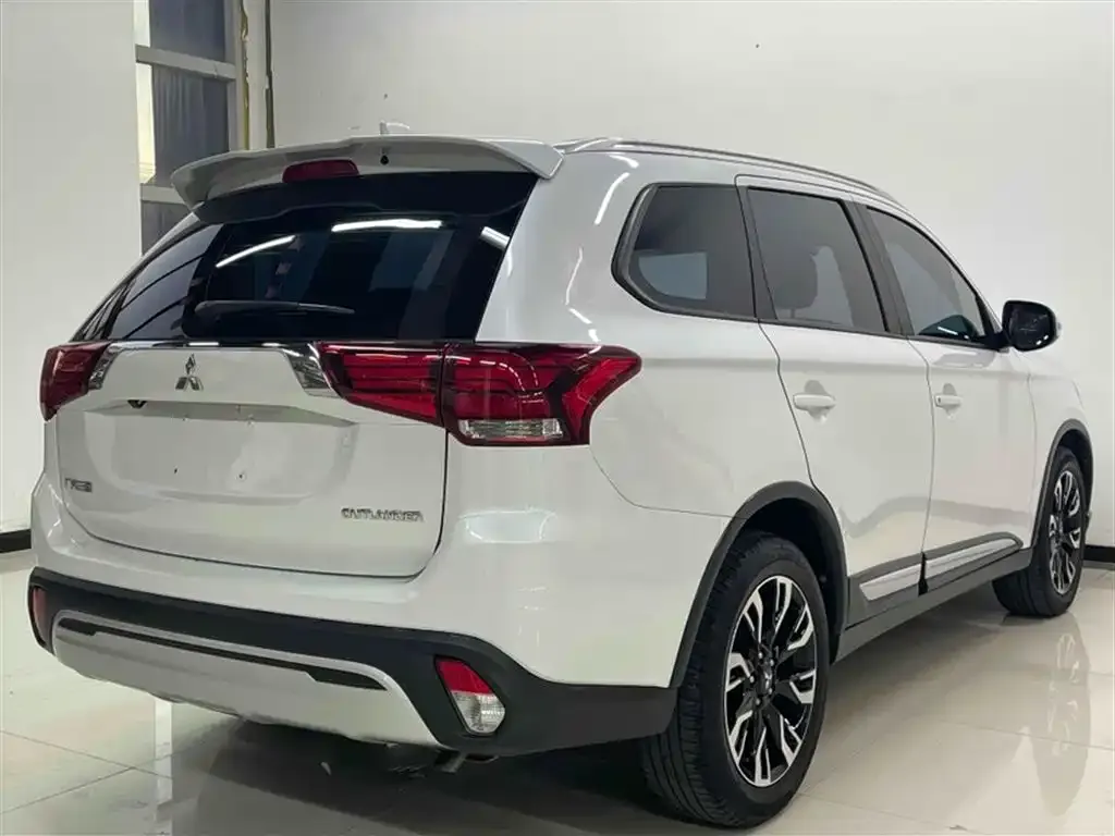 Mitsubishi Outlander 2021 из CN, фото 3