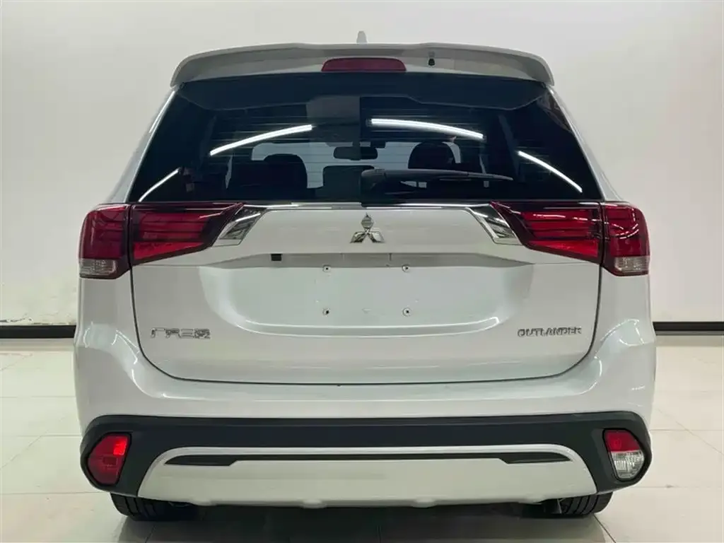 Mitsubishi Outlander 2021 из CN, фото 8