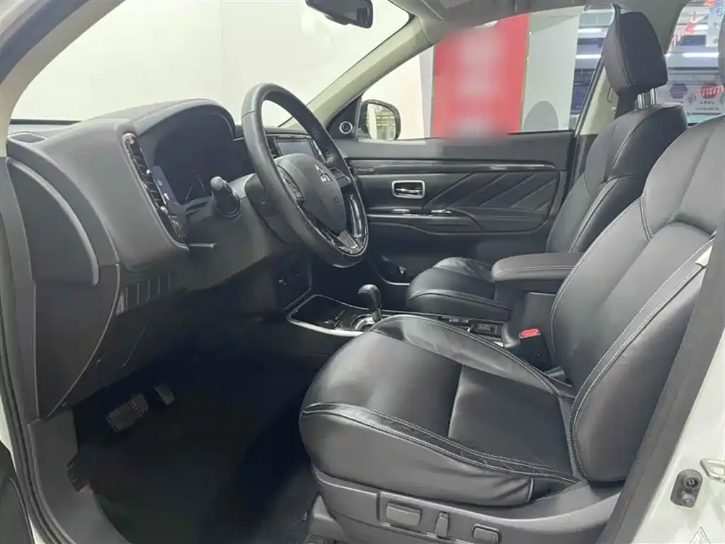 Mitsubishi Outlander 2021 из CN, фото 9