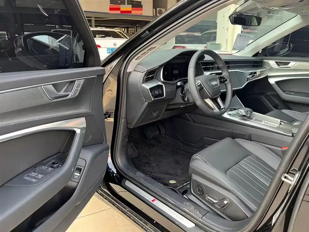 Audi A6L 2023 из CN, фото 2