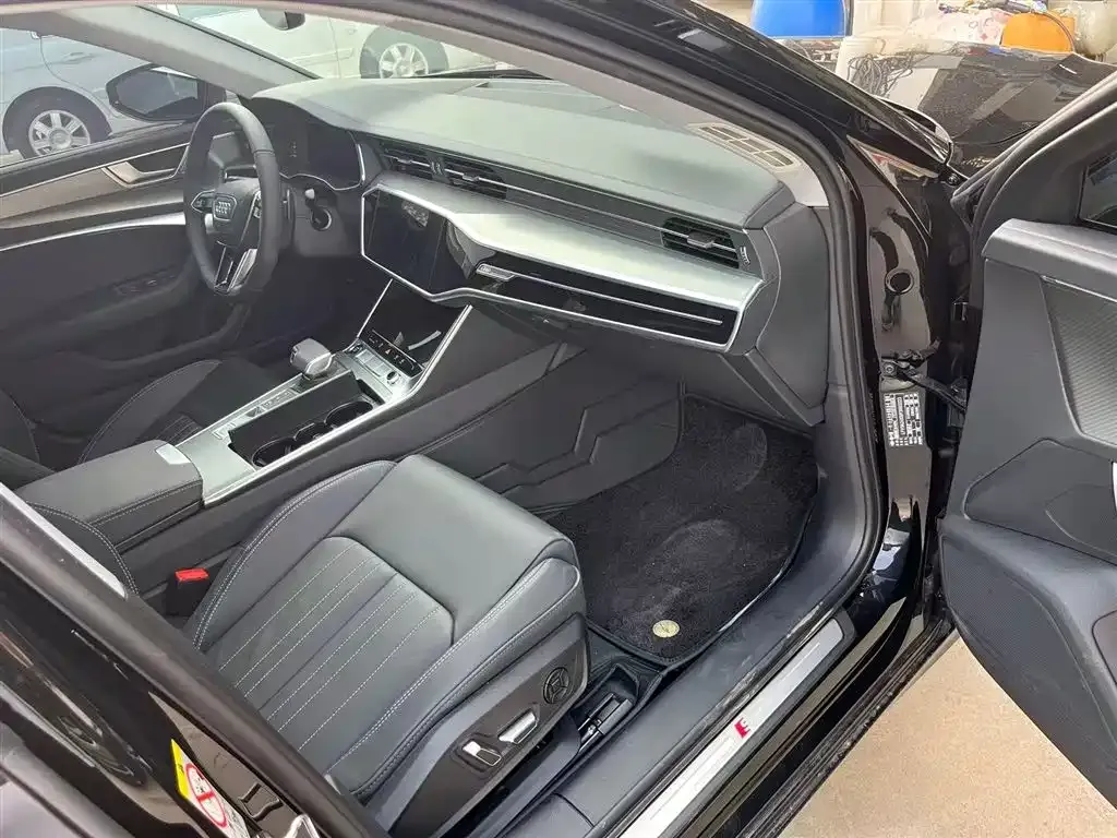Audi A6L 2023 из CN, фото 4