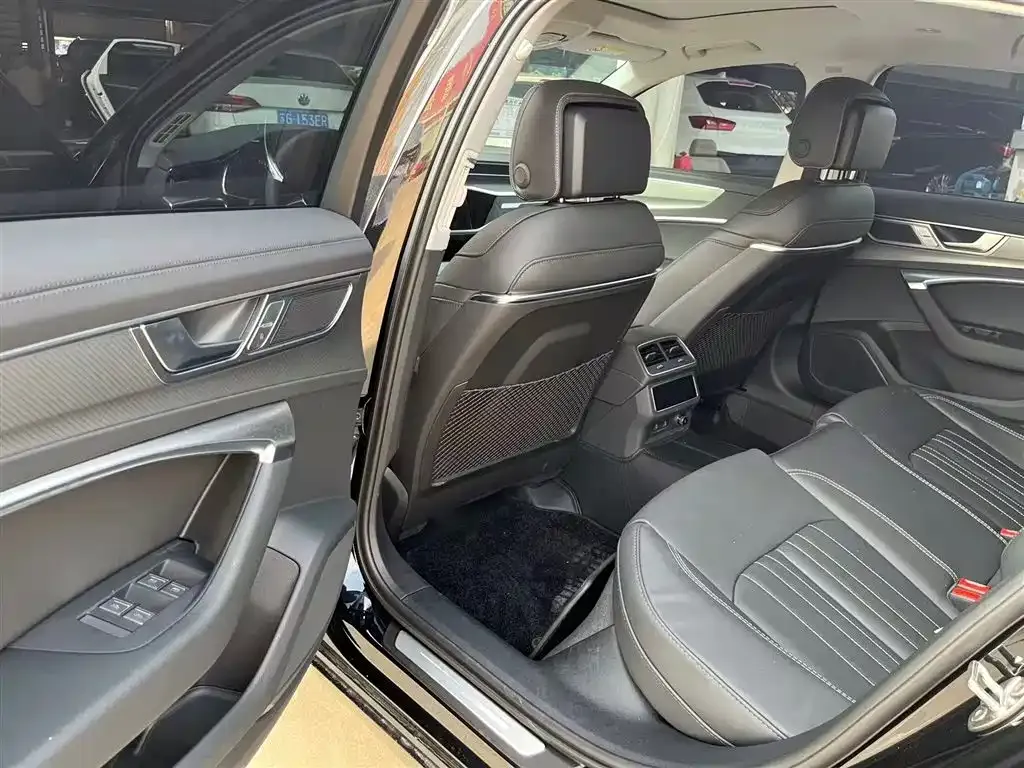 Audi A6L 2023 из CN, фото 6