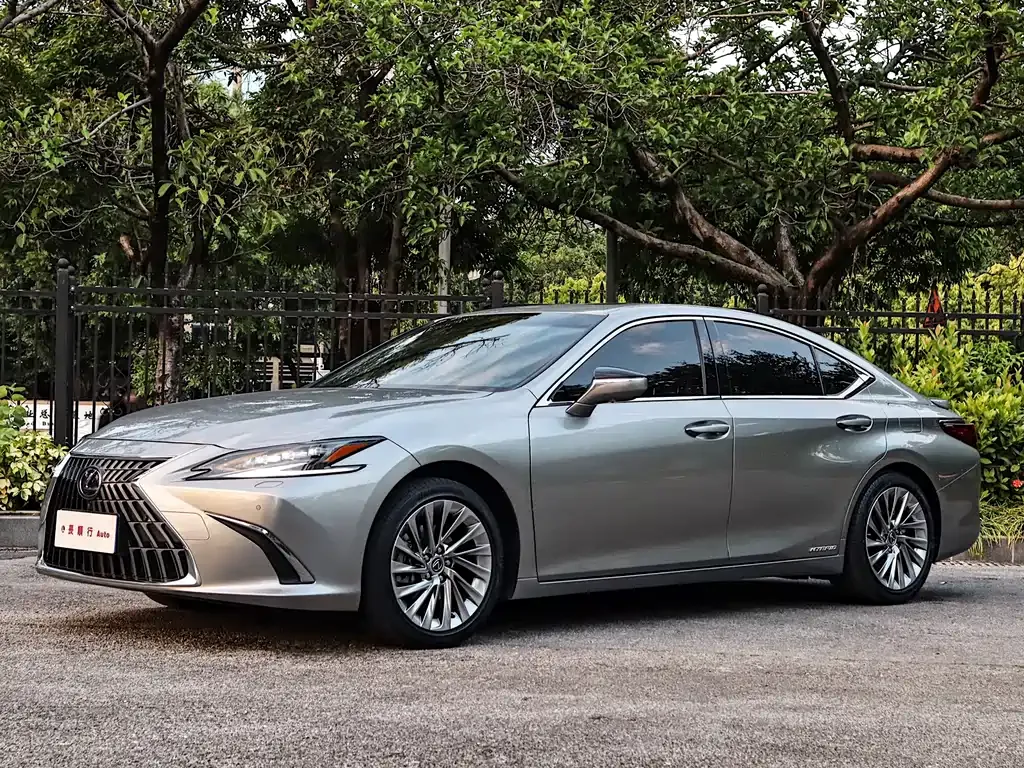 Lexus ES — фото 1