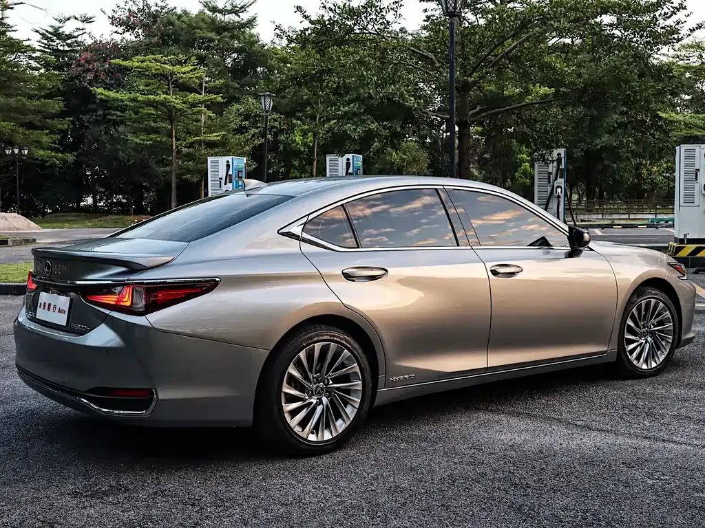 Lexus ES — фото 7
