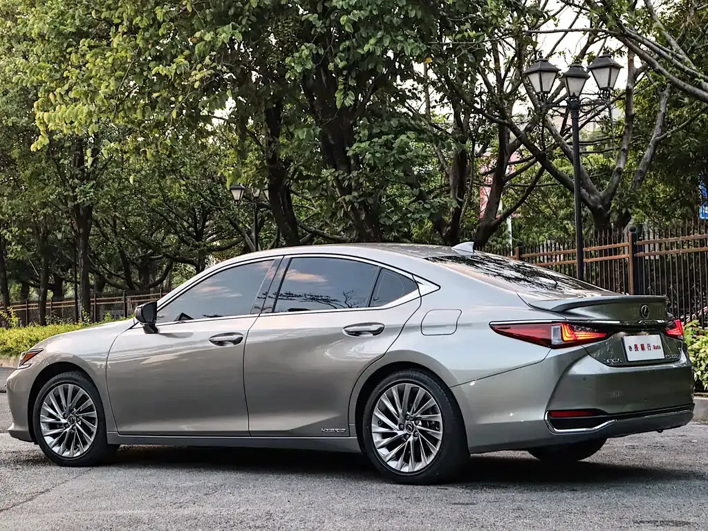 Lexus ES — фото 9