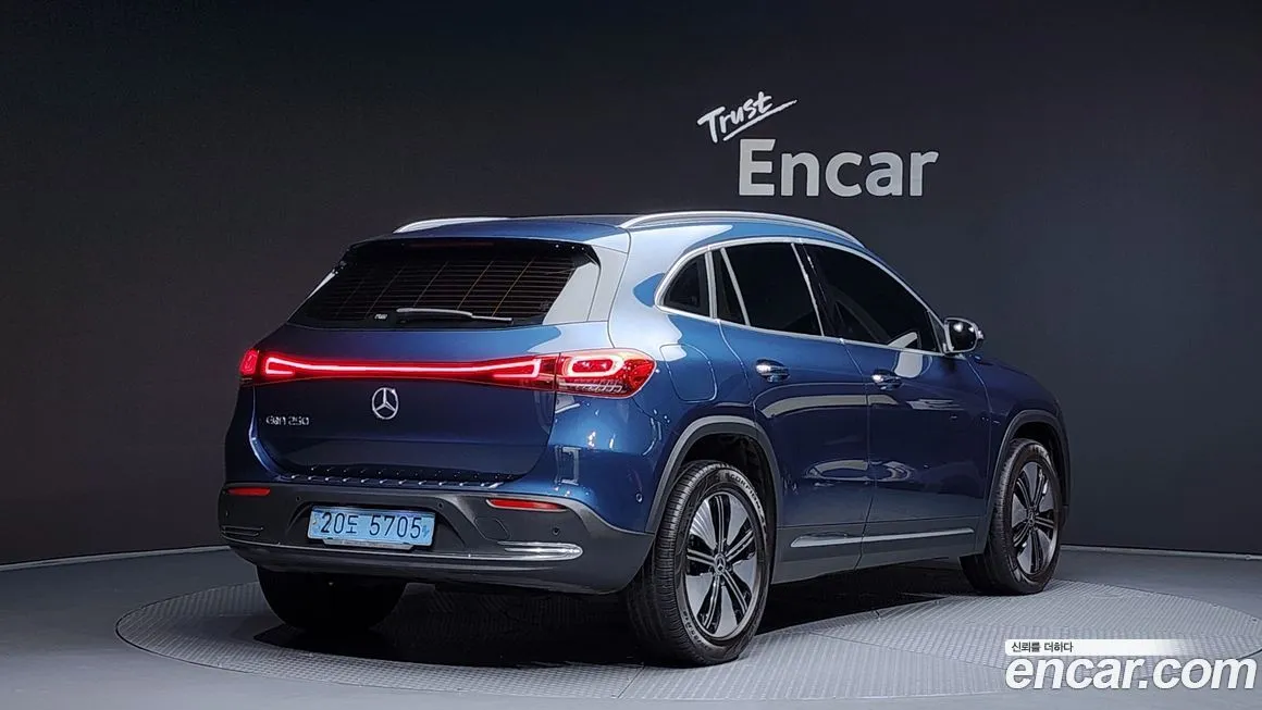 Mercedes-Benz EQA — фото 2