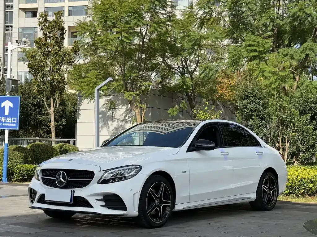 Mercedes-Benz C-Class — фото 1