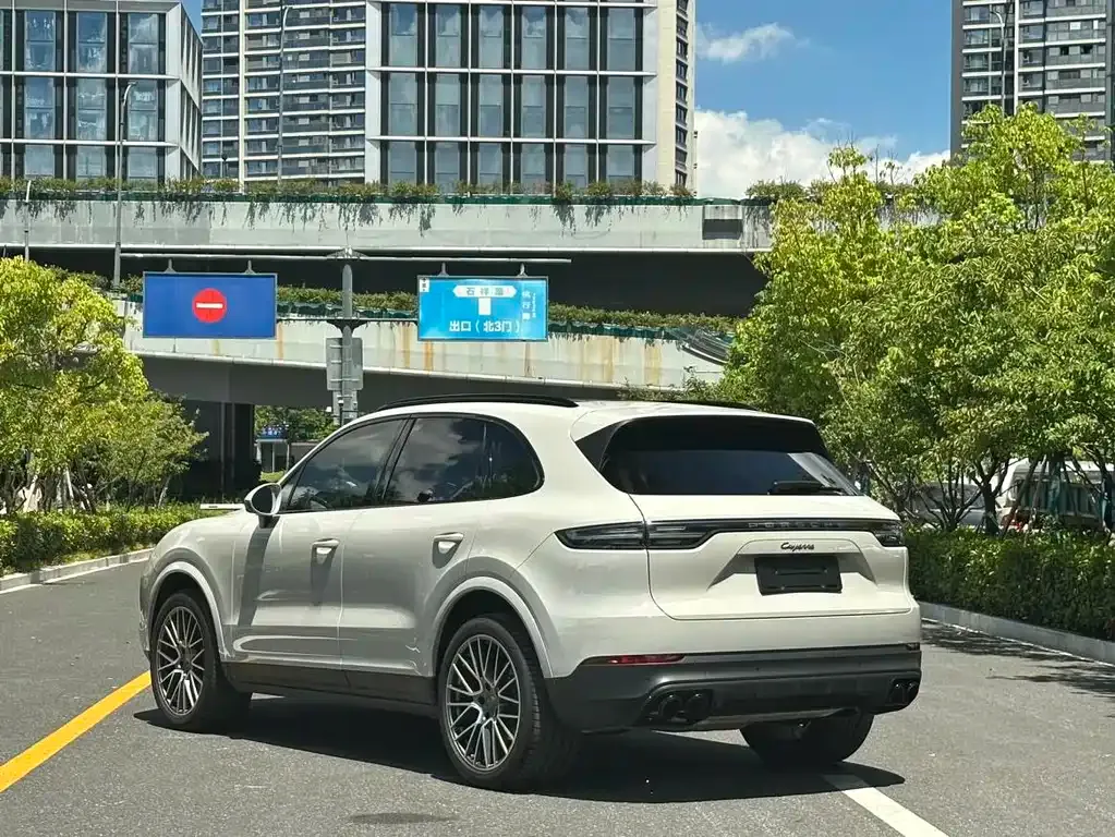 Porsche Cayenne — фото 5