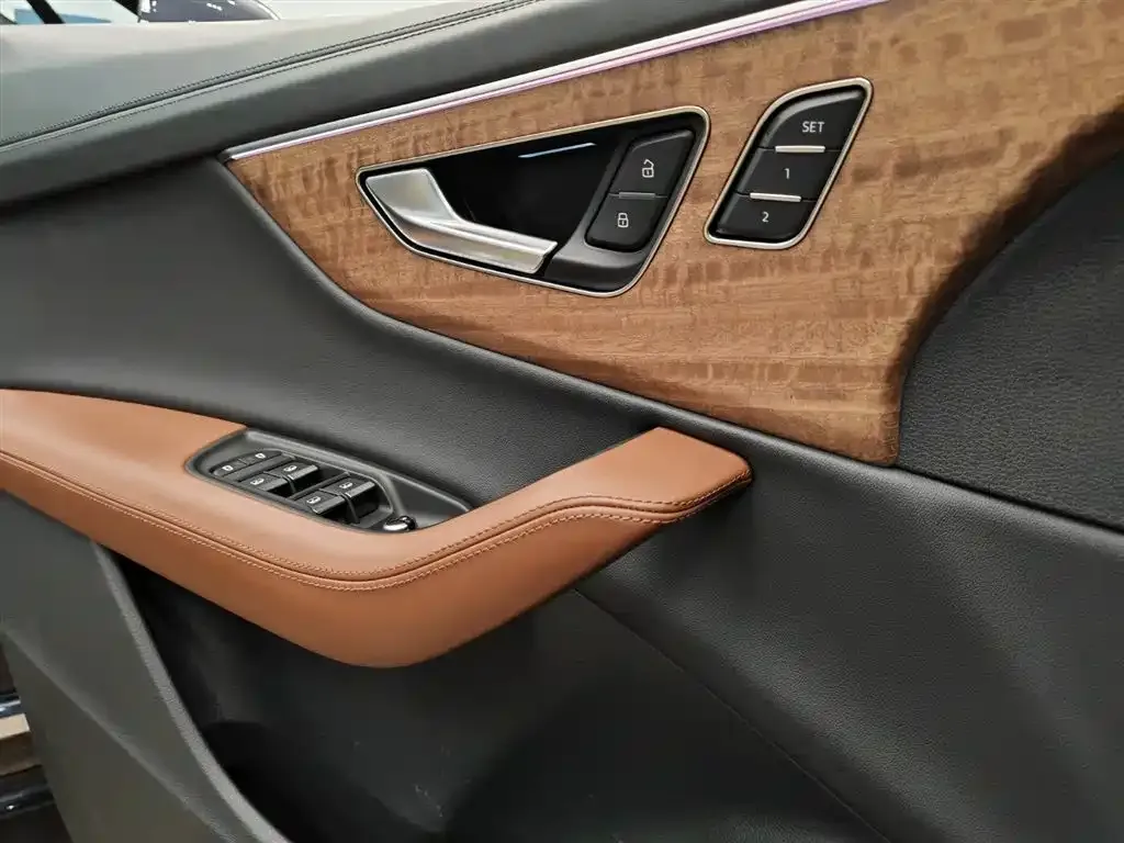 Audi Q7 2023 из CN, фото 7