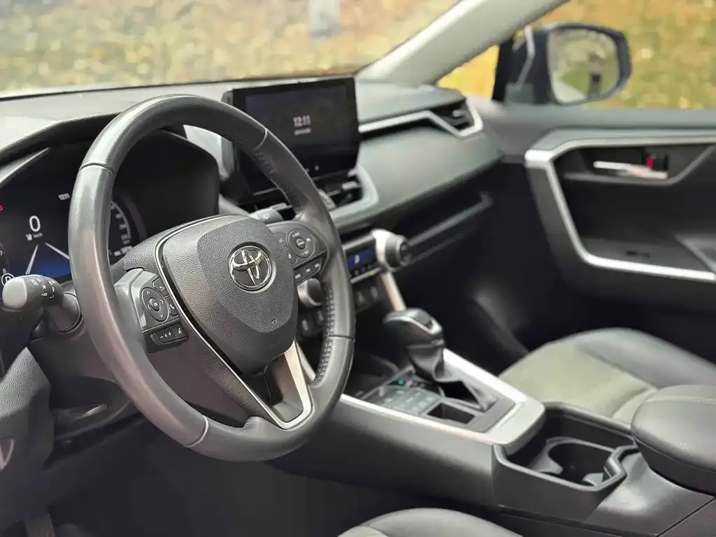 Toyota RAV4 2023 из CN, фото 4