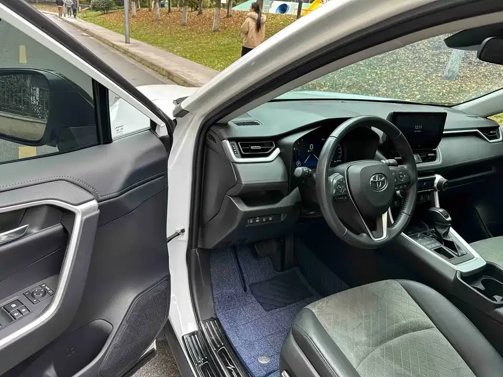 Toyota RAV4 2023 из CN, фото 5