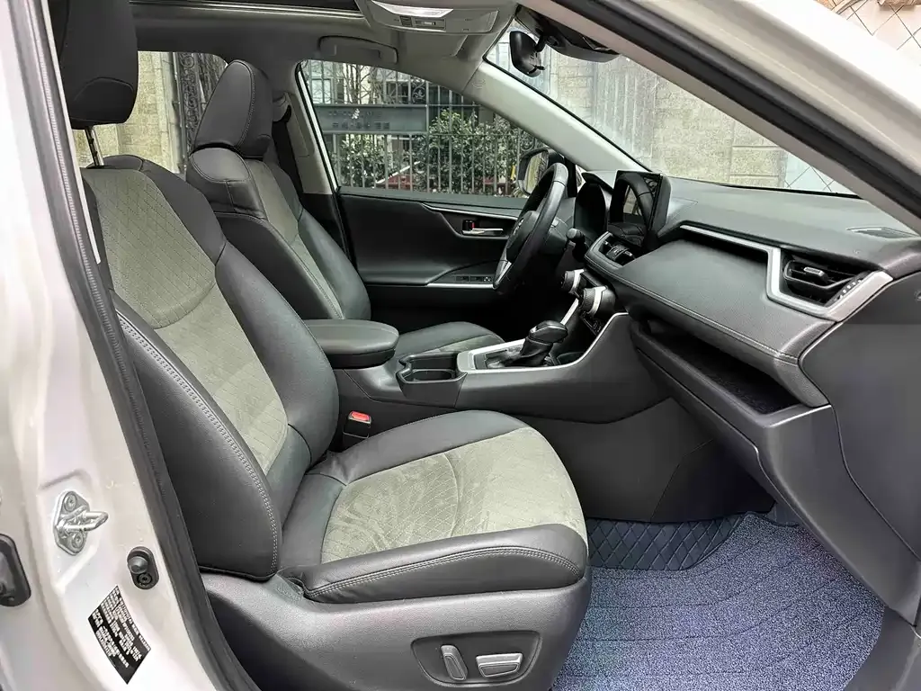 Toyota RAV4 2023 из CN, фото 7