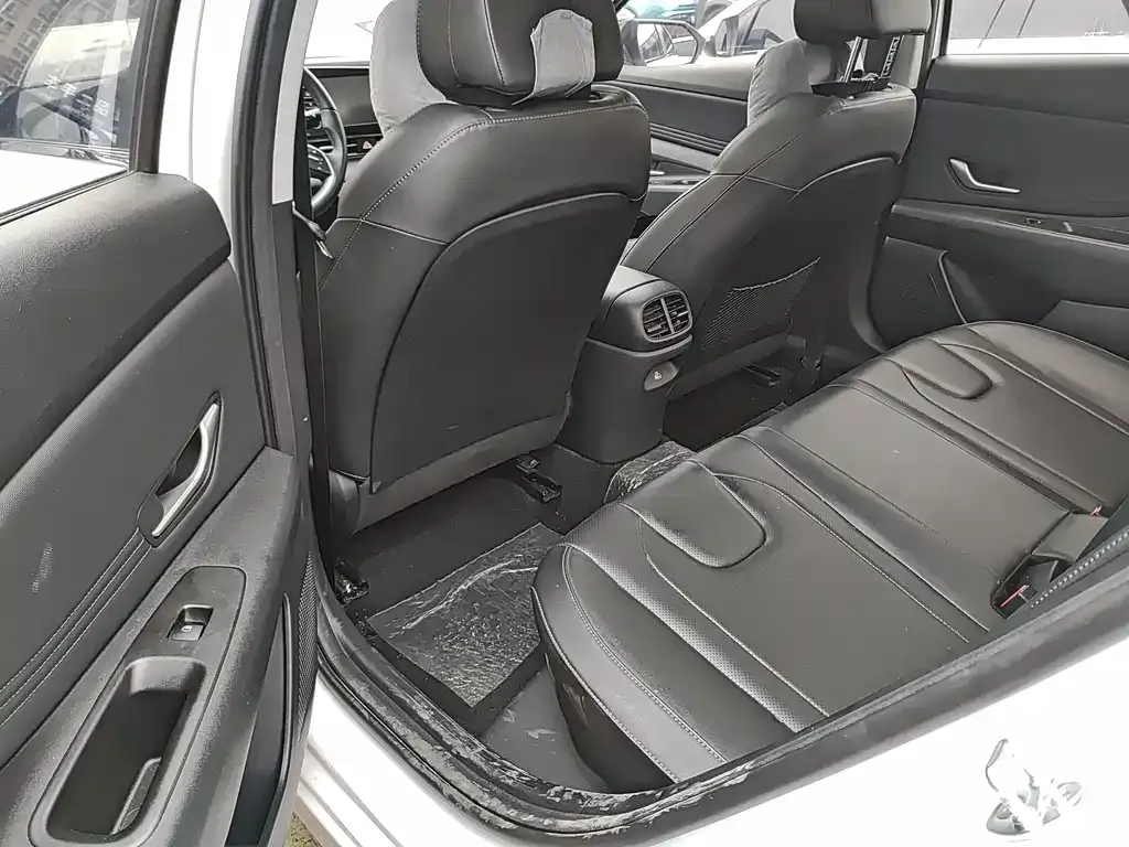 Hyundai Elantra 2023 из CN, фото 10