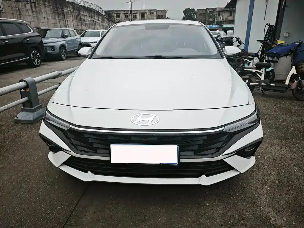 Hyundai Elantra 2023 из CN, фото 2