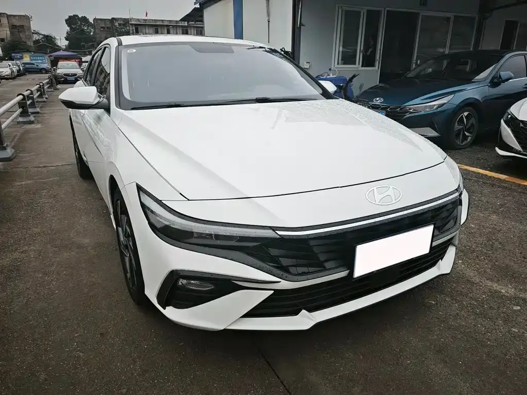 Hyundai Elantra 2023 из CN, фото 3