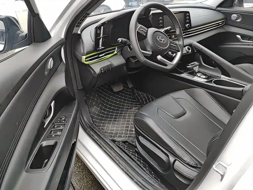 Hyundai Elantra 2023 из CN, фото 4