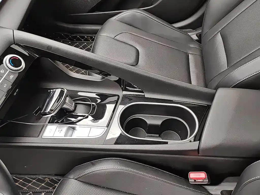 Hyundai Elantra 2023 из CN, фото 8