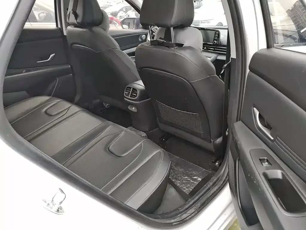 Hyundai Elantra 2023 из CN, фото 9