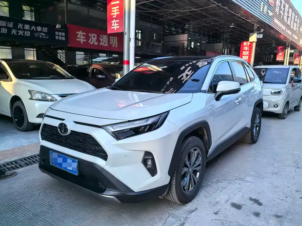 Toyota RAV4 — фото 1