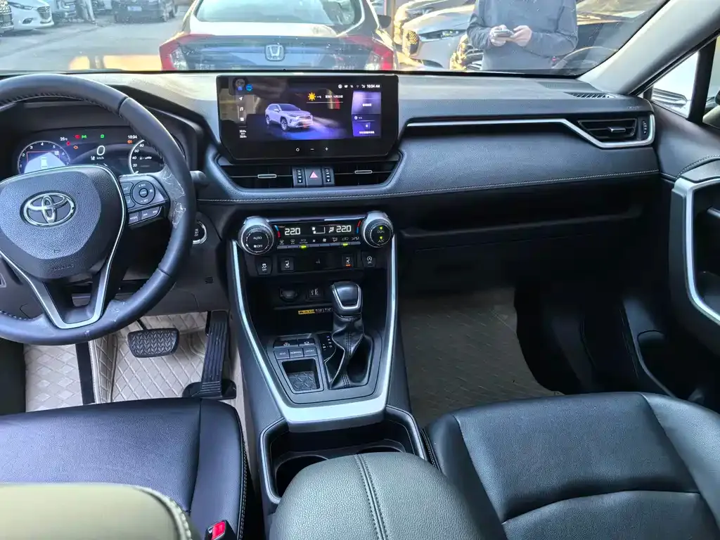 Toyota RAV4 — фото 6