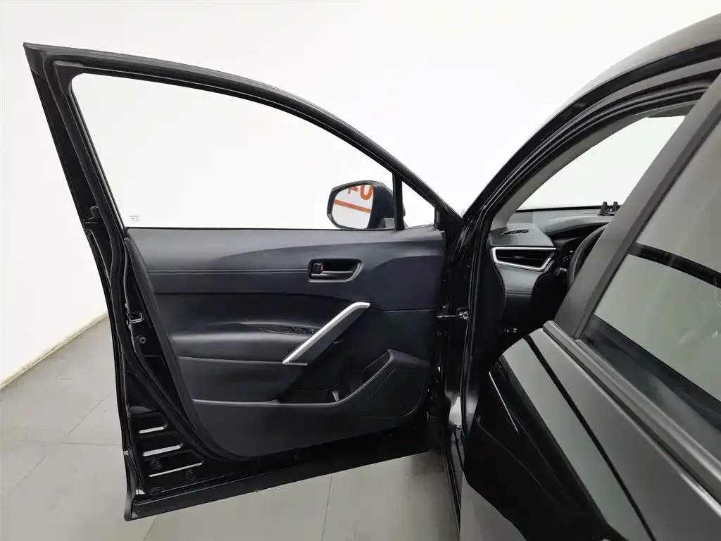 Toyota Corolla Cross 2023 из CN, фото 8