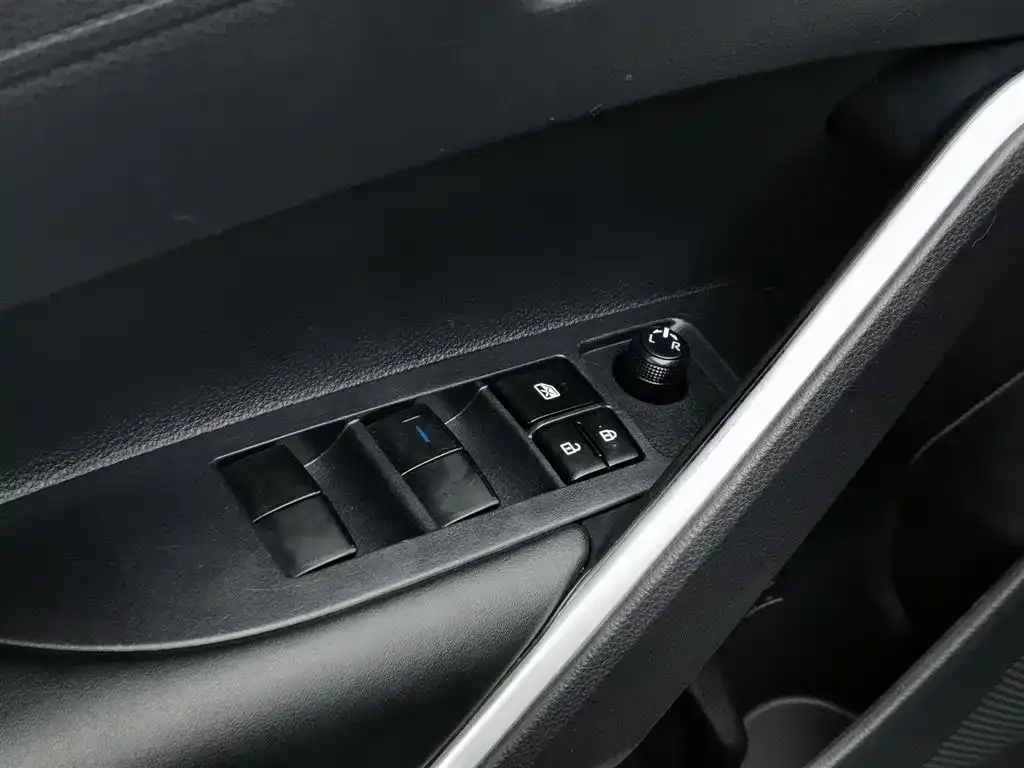 Toyota Corolla Cross 2023 из CN, фото 9