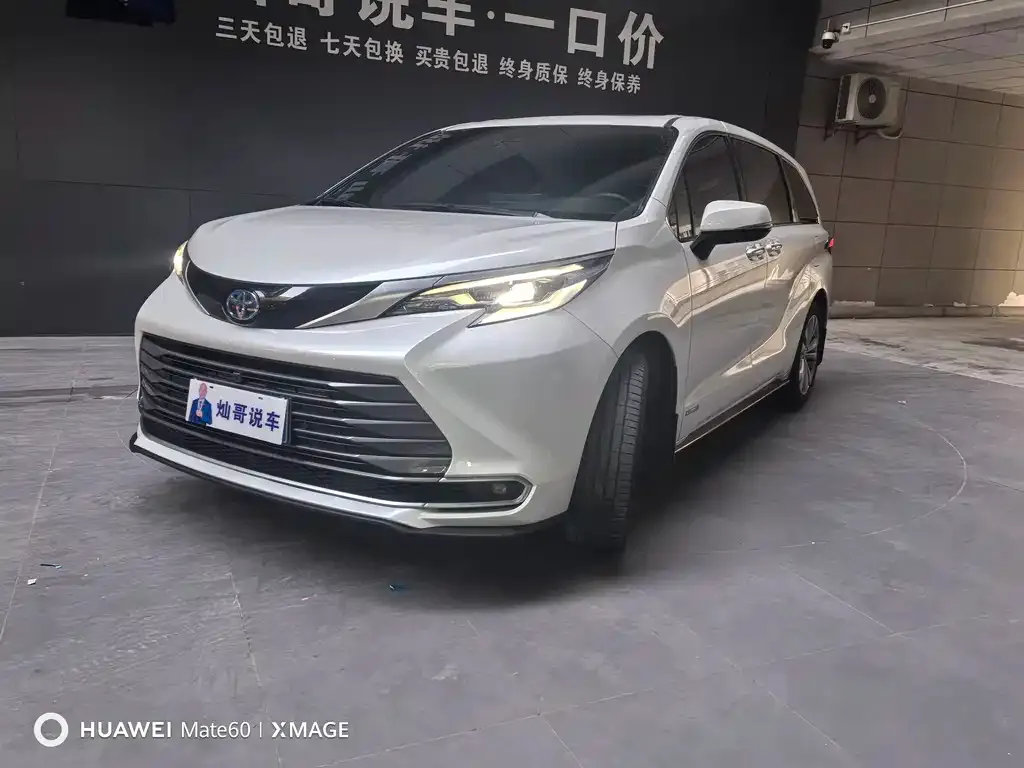 Toyota Sienna 2023 из CN, фото 1