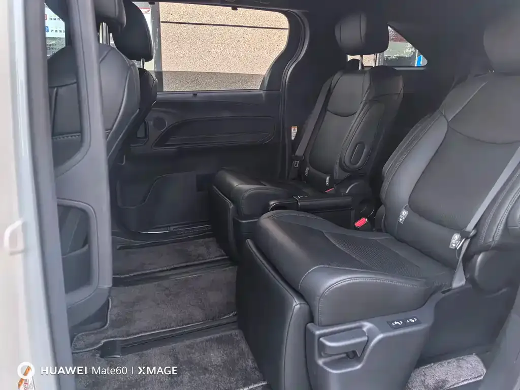Toyota Sienna 2023 из CN, фото 10
