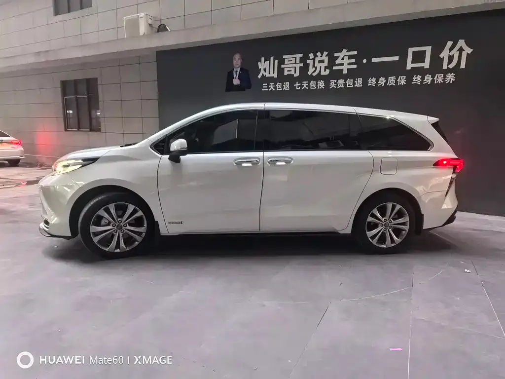 Toyota Sienna 2023 из CN, фото 5