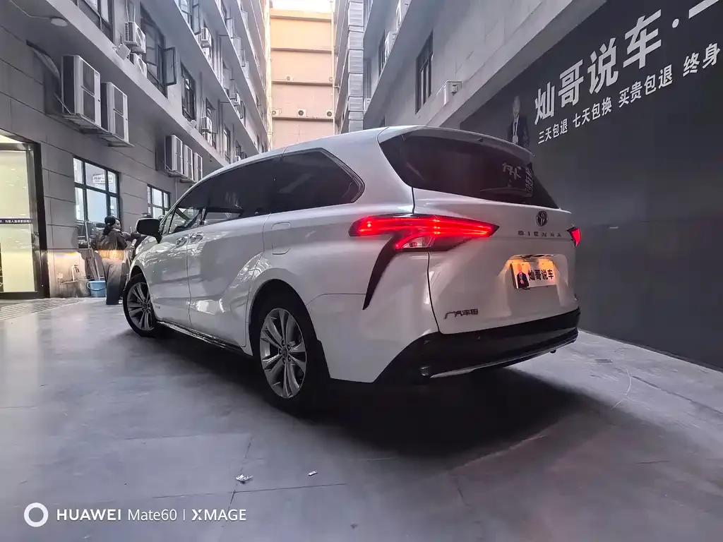 Toyota Sienna 2023 из CN, фото 6