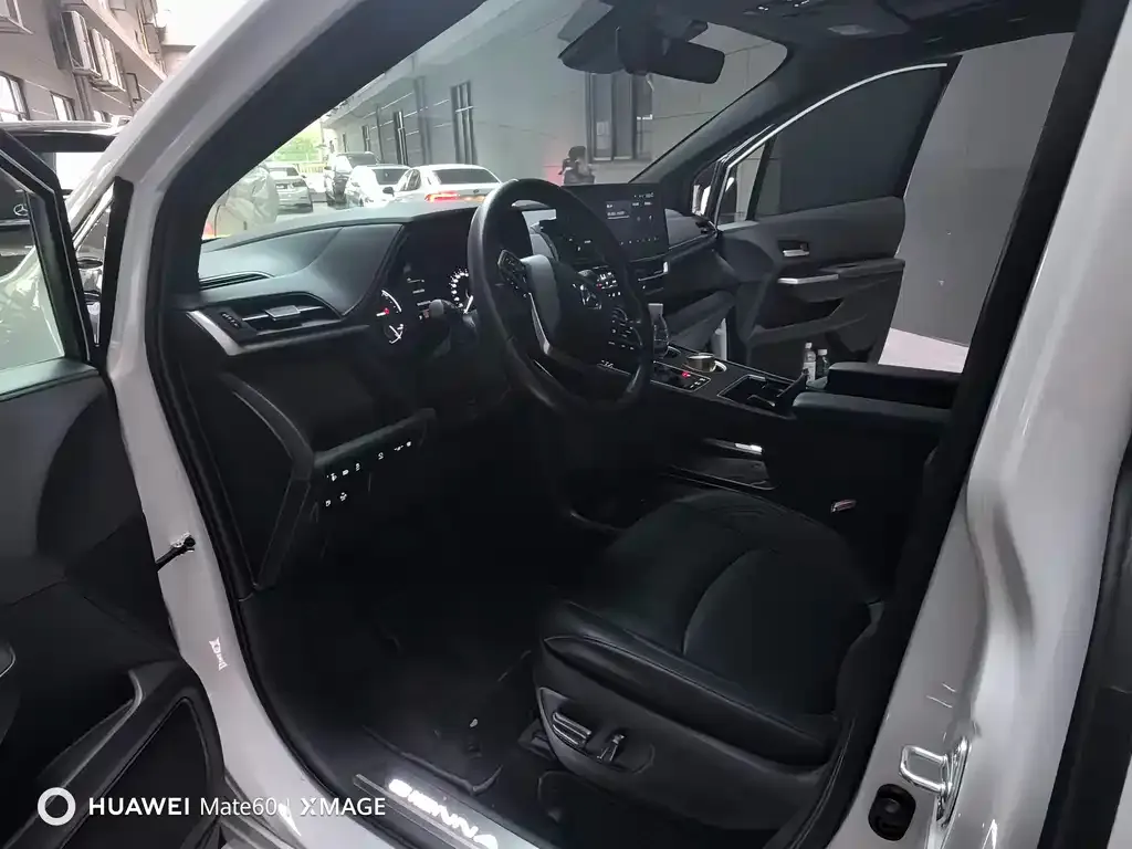 Toyota Sienna 2023 из CN, фото 9