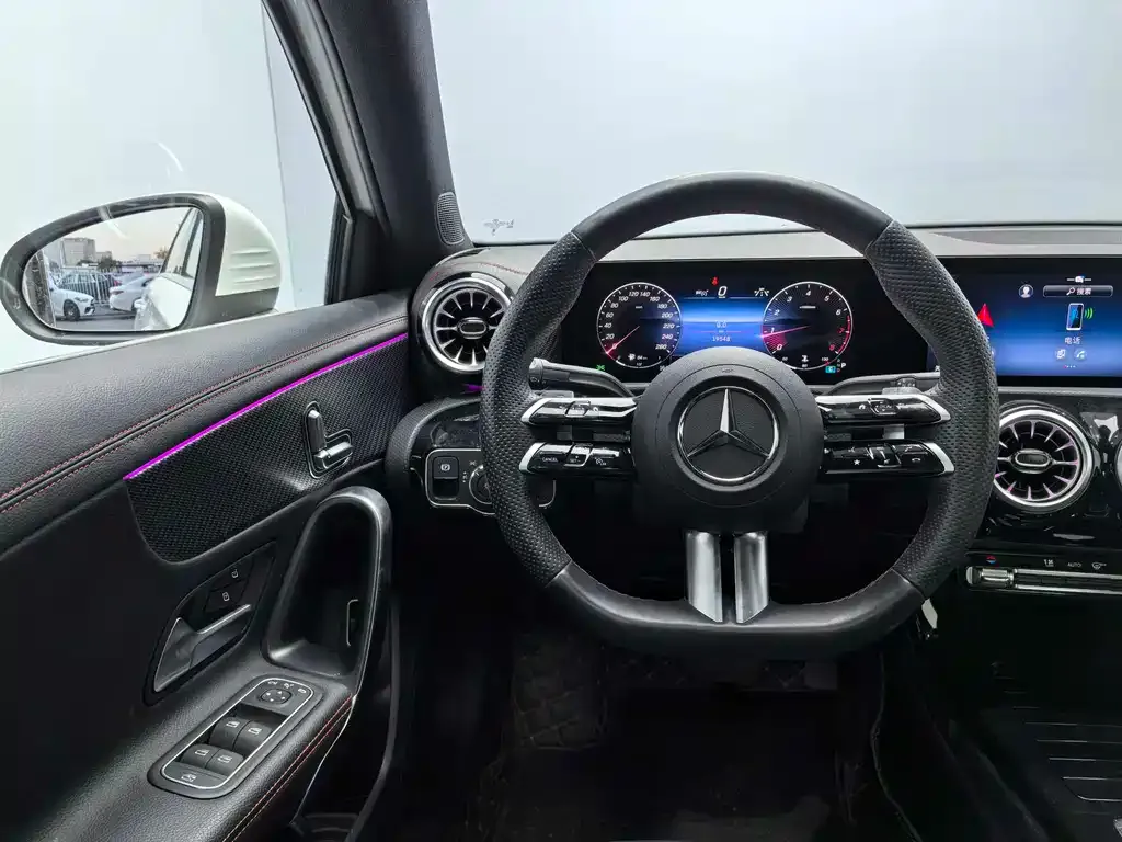 Mercedes-Benz A-Class — фото 10