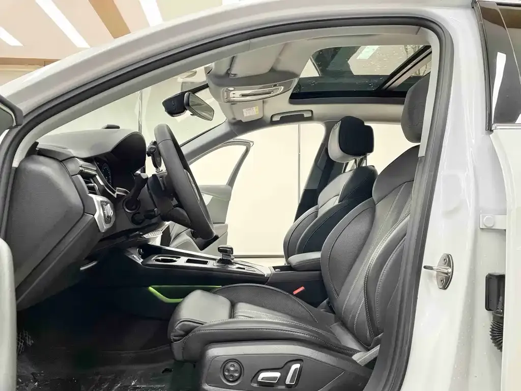Audi A4L 2024 из CN, фото 4
