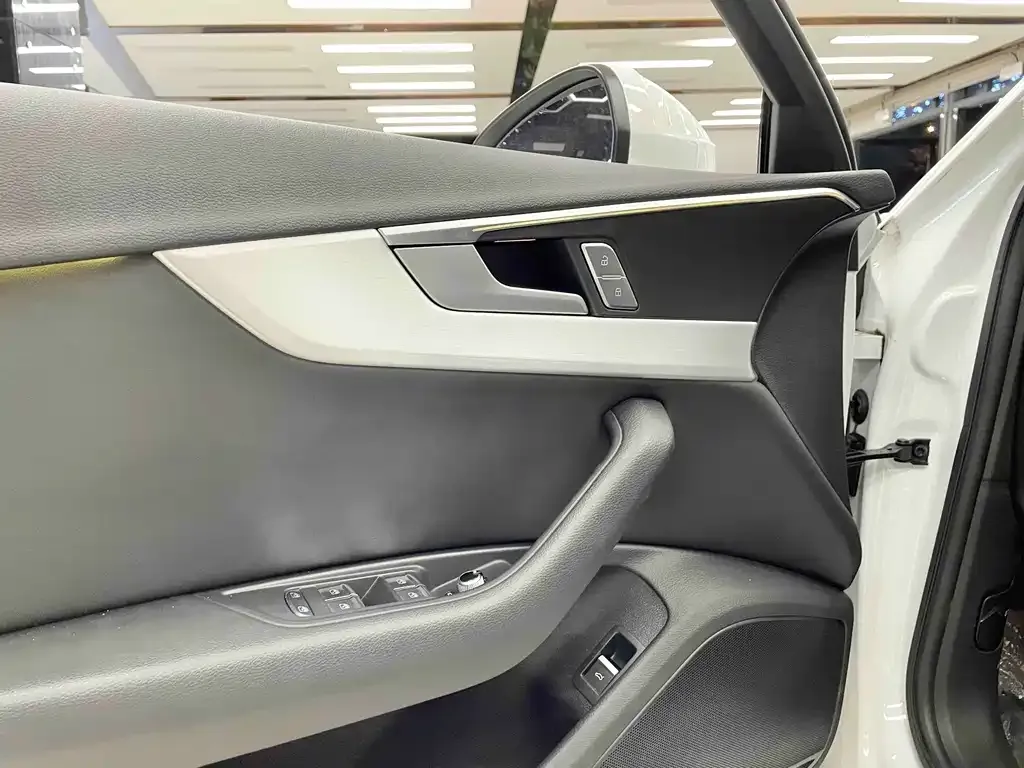 Audi A4L 2024 из CN, фото 9