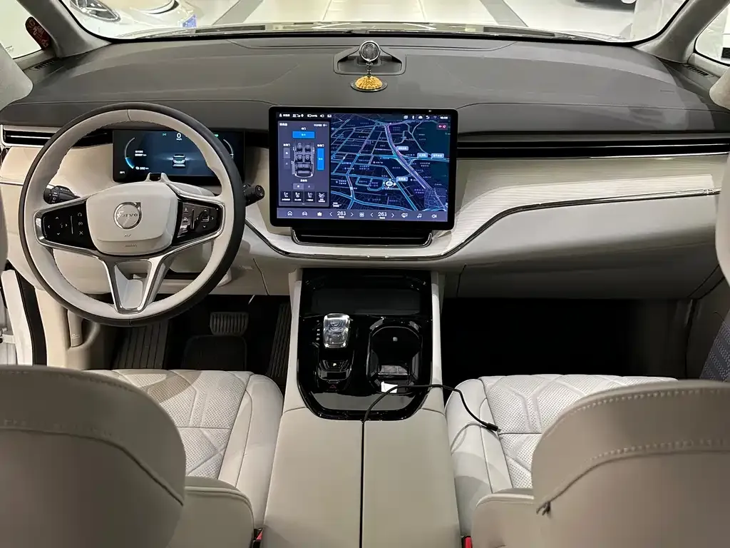 Volvo EM90 2024 из CN, фото 2