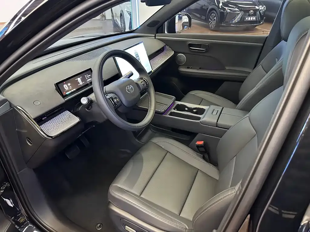 Toyota Platinum 3X 2025 из CN, фото 10