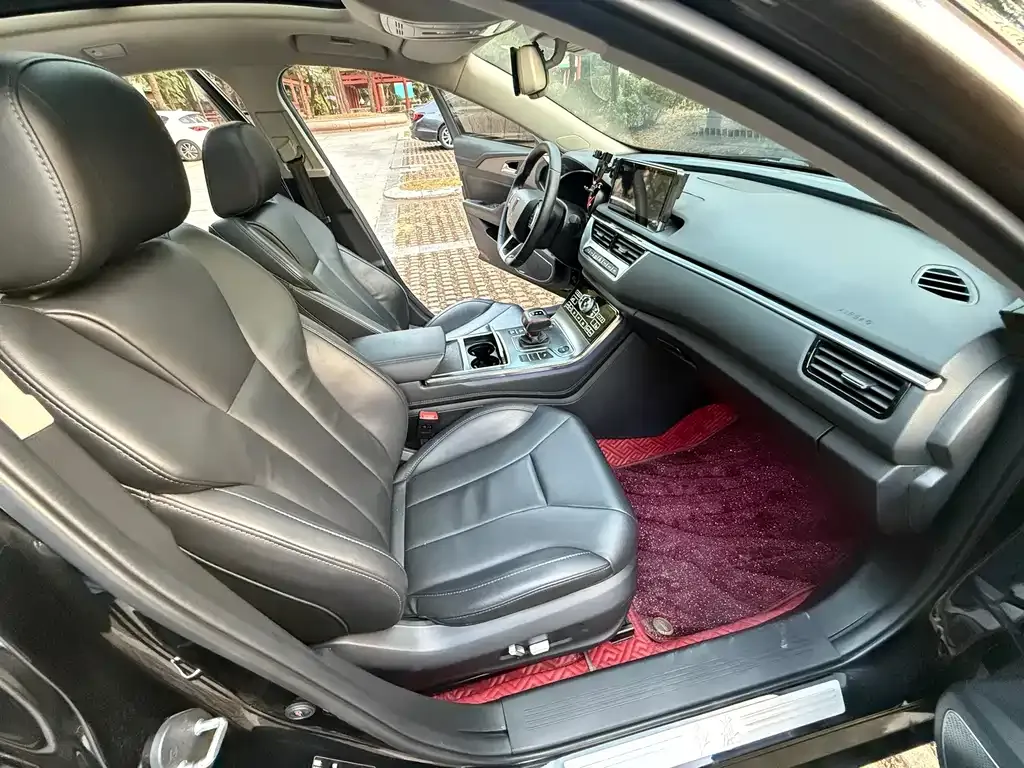 Hongqi H5 — фото 10