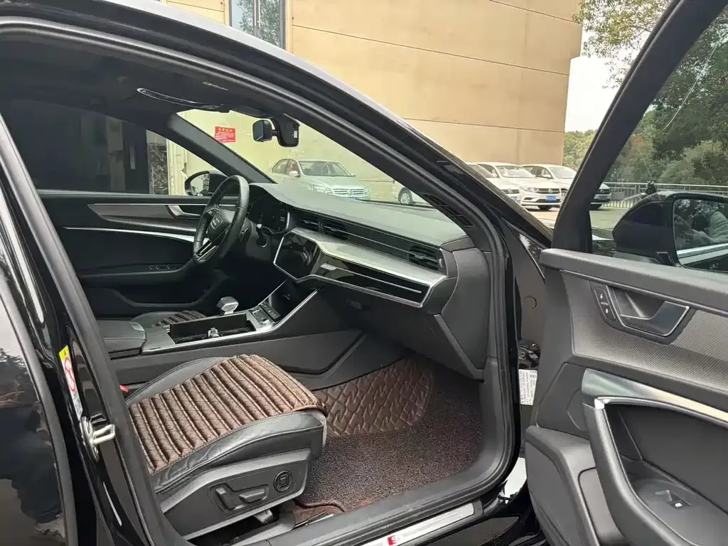 Audi A6L 2021 из CN, фото 6