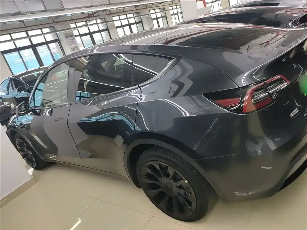Tesla Model Y — фото 5