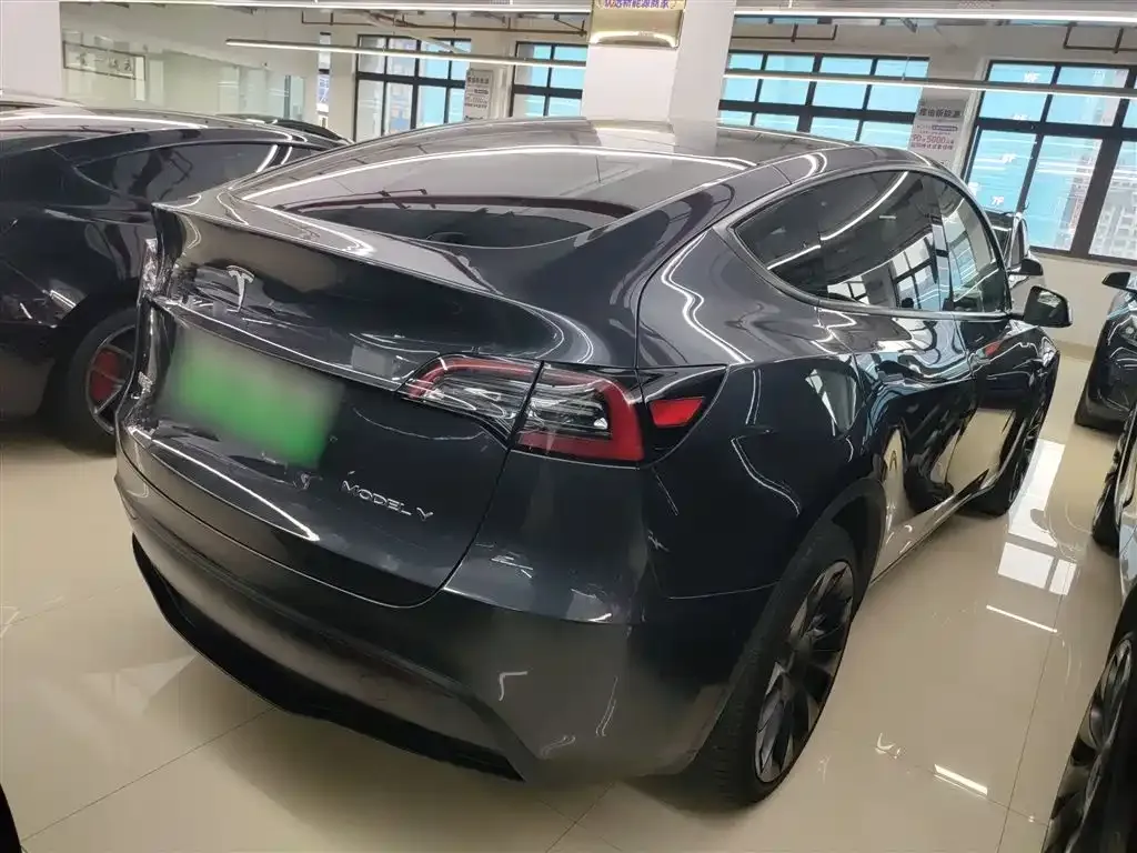 Tesla Model Y — фото 7