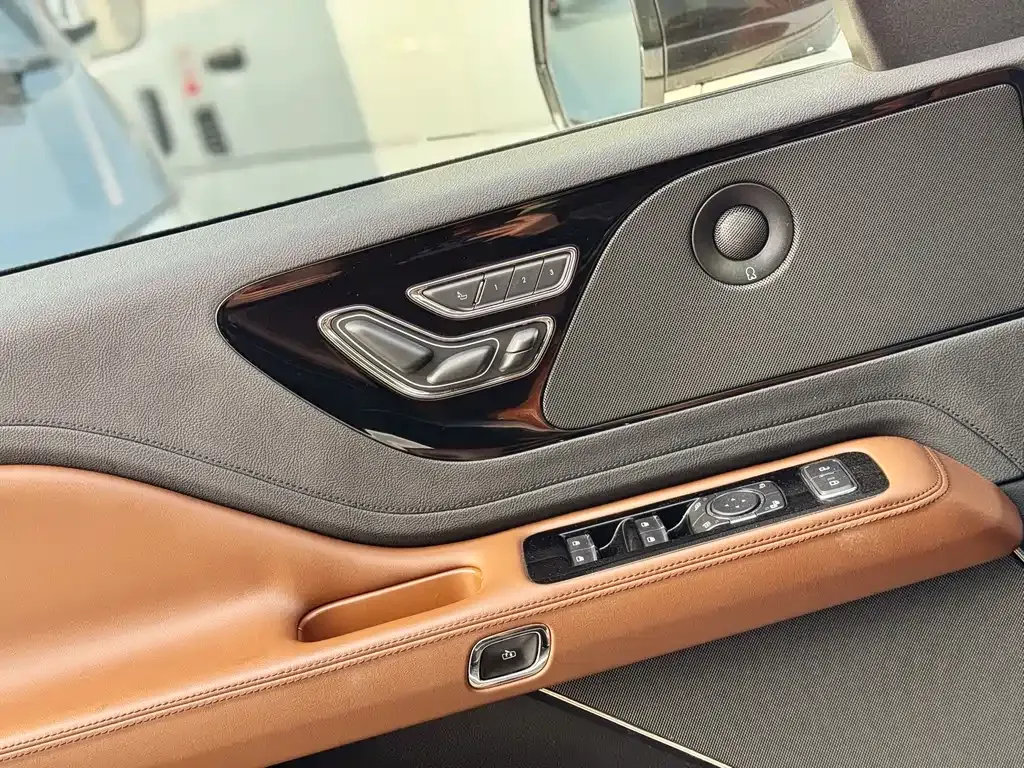 Lincoln Aviator — фото 10