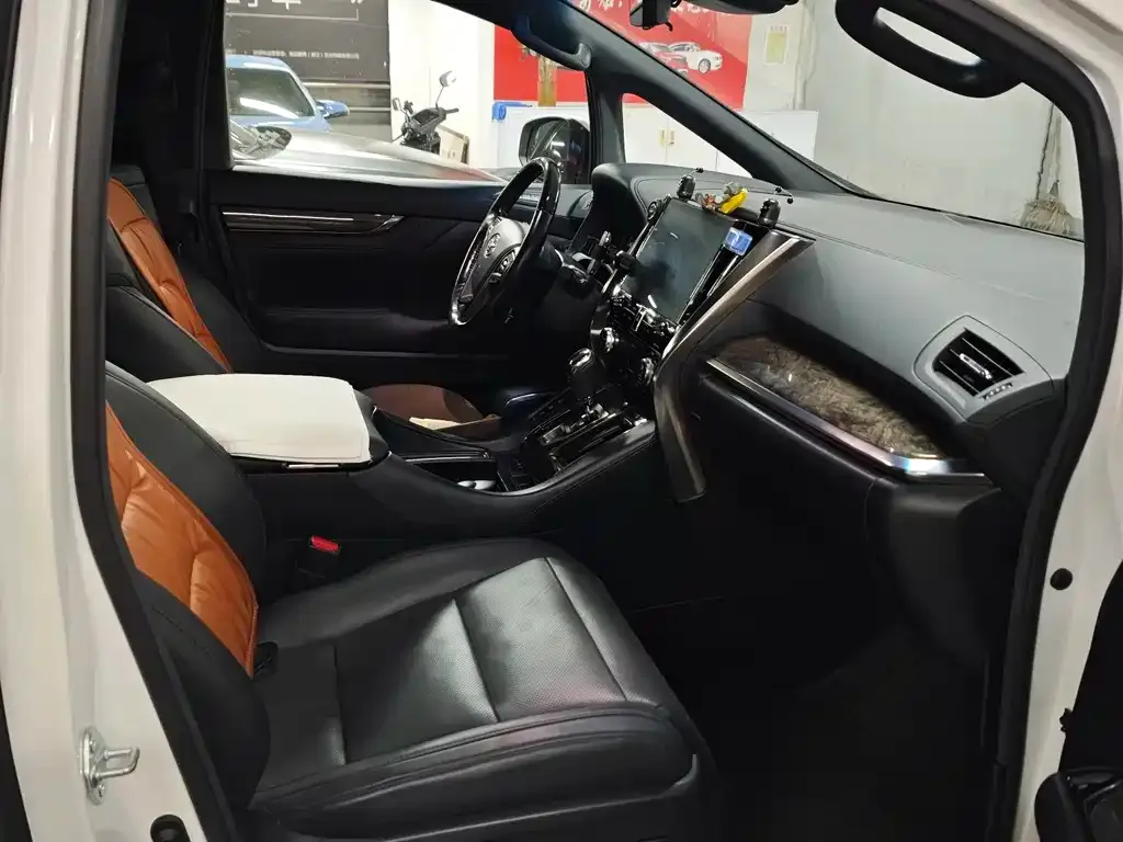 Toyota Vellfire 2025 из CN, фото 4
