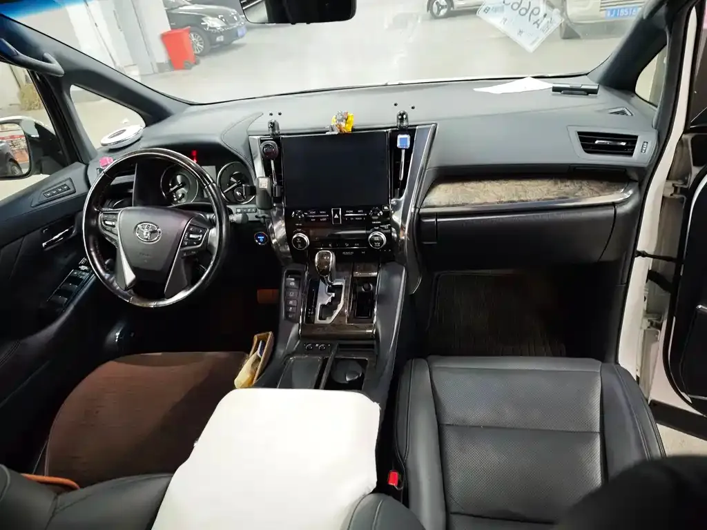 Toyota Vellfire 2025 из CN, фото 9