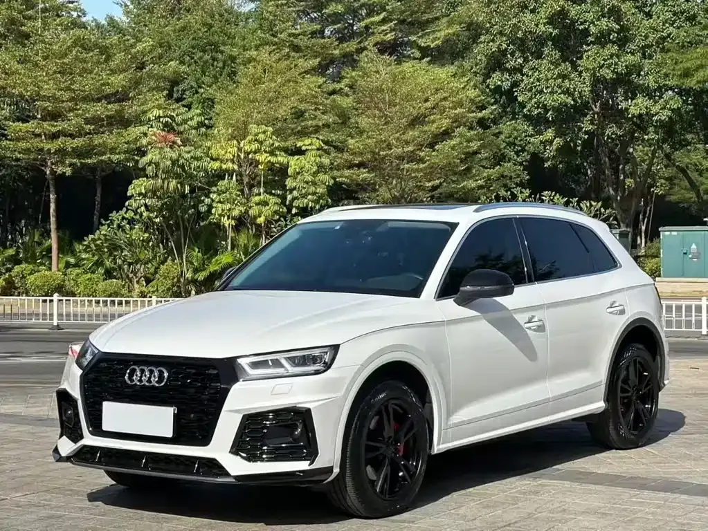 Audi Q5L — фото 1