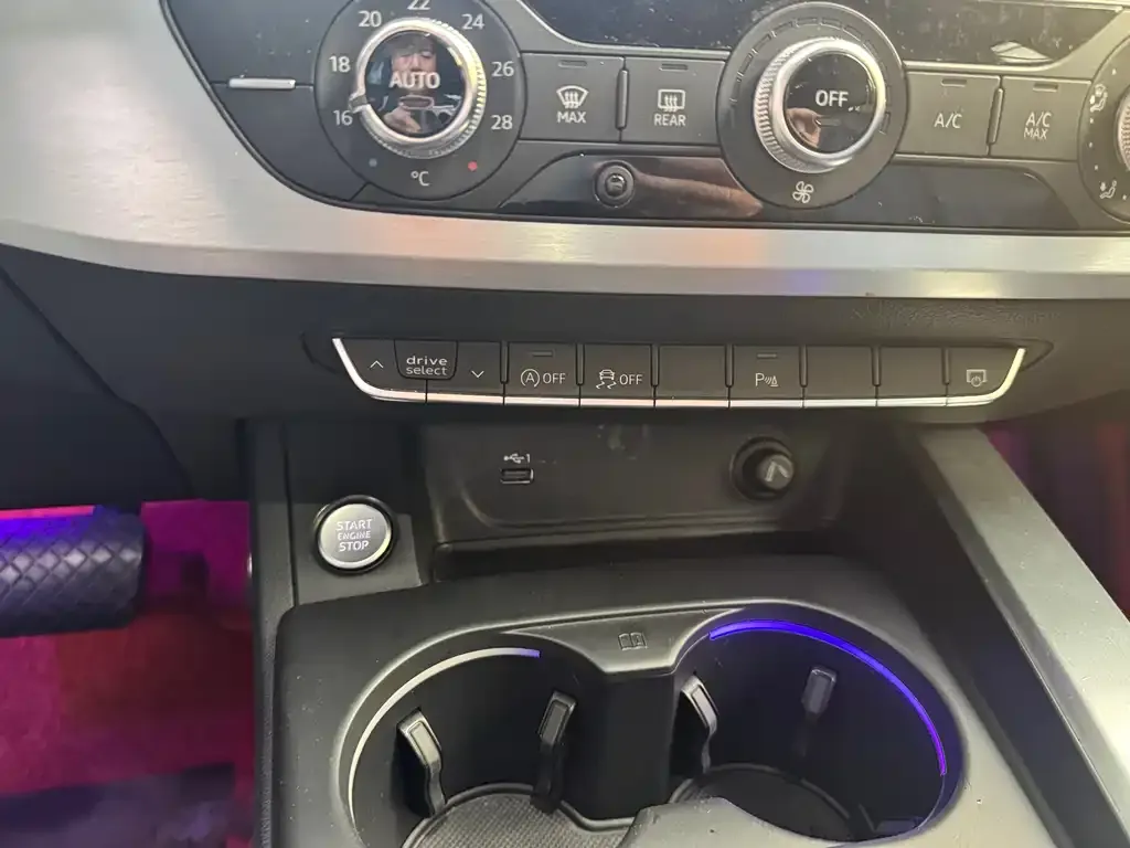 Audi A4L 2021 из CN, фото 10
