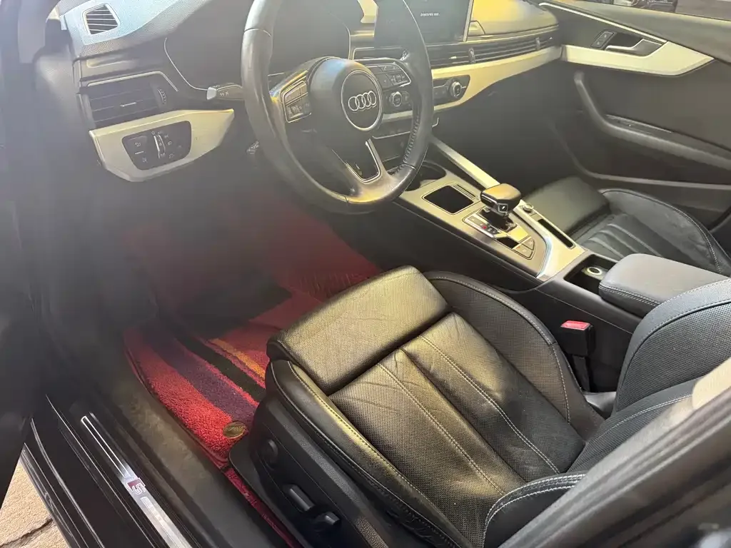 Audi A4L 2021 из CN, фото 4