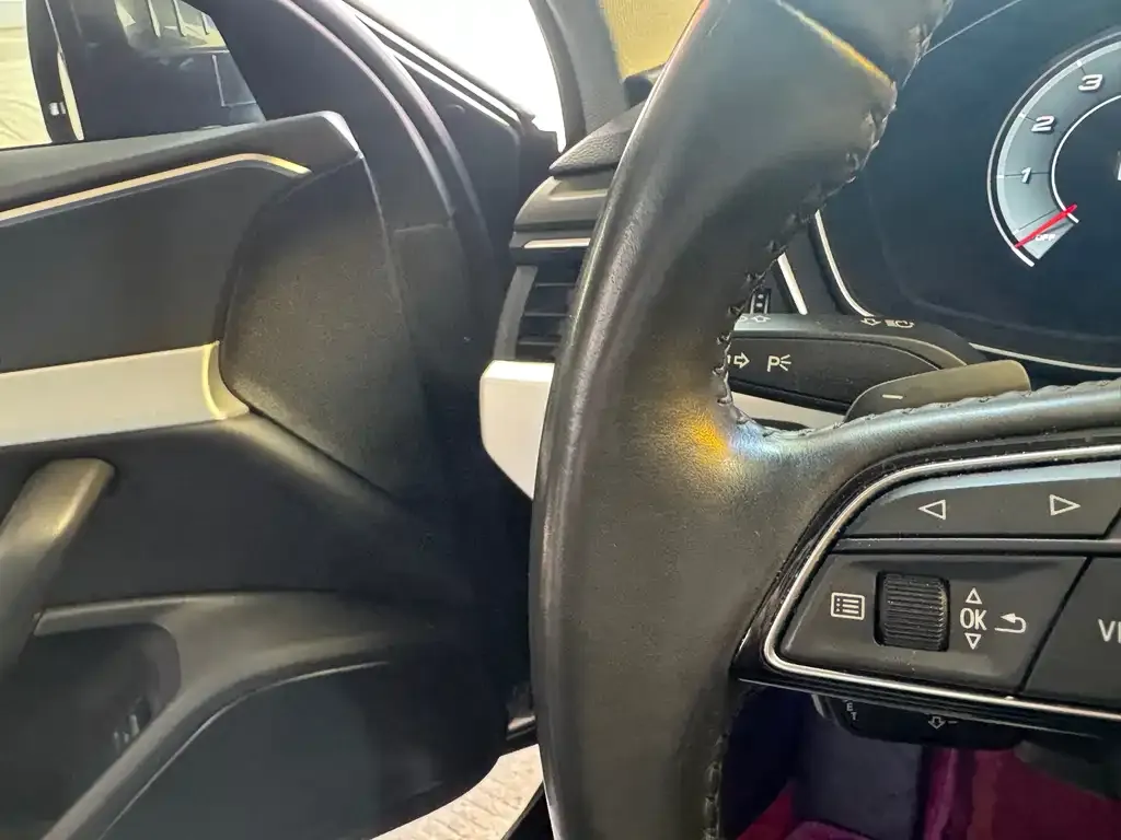 Audi A4L 2021 из CN, фото 7