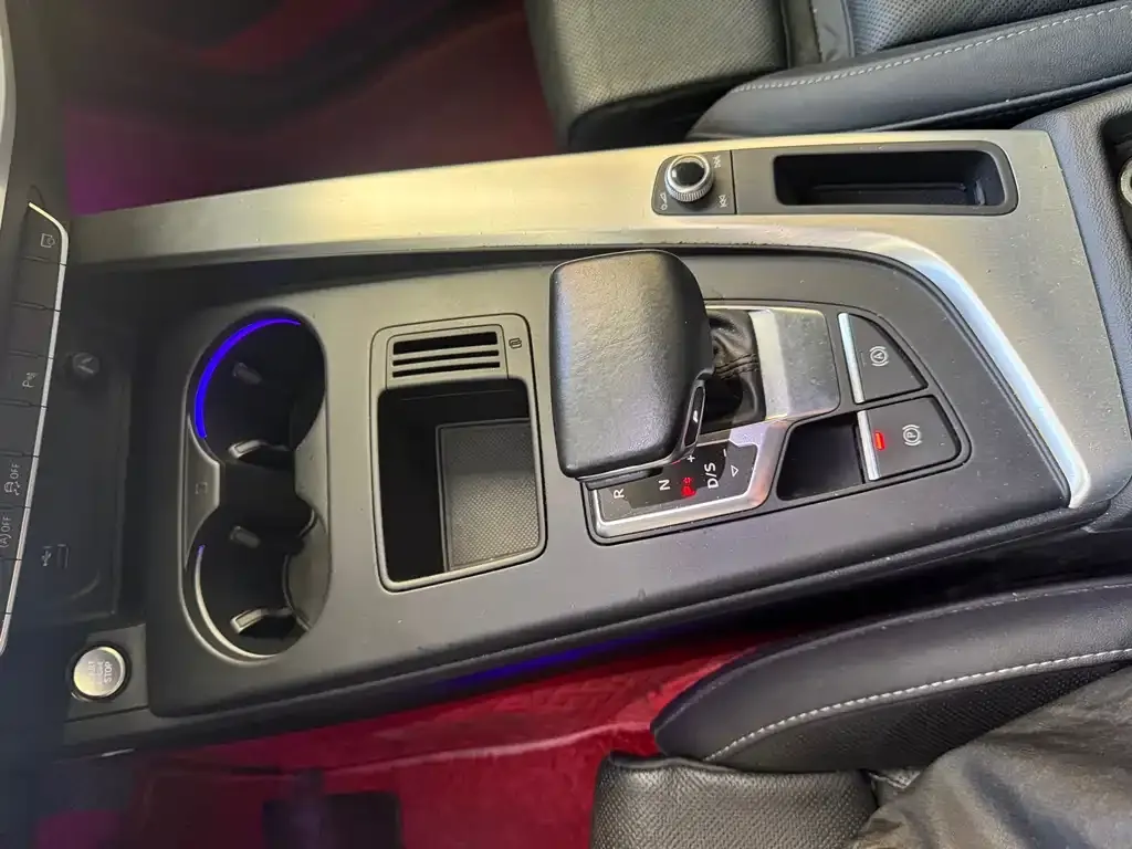 Audi A4L 2021 из CN, фото 8